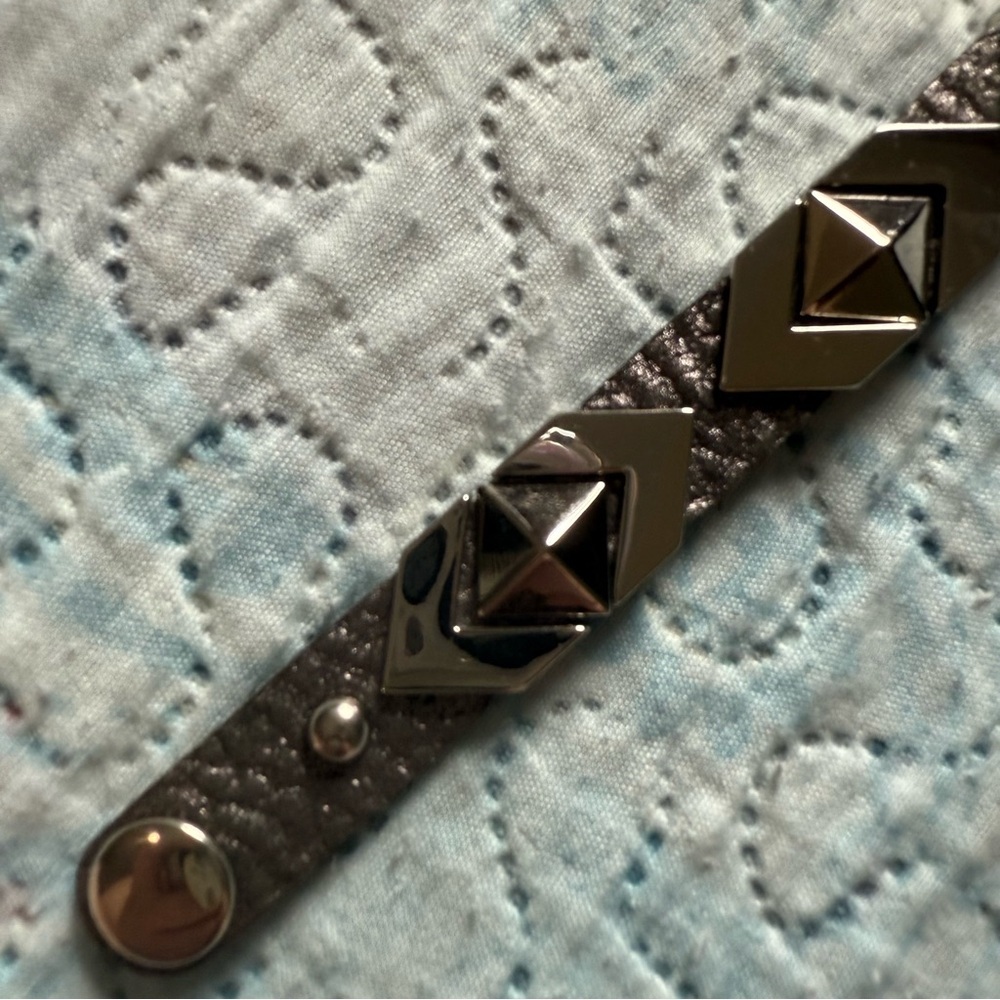 Silver and Grey Geometric Leather Bracelet - Picture 4 of 7